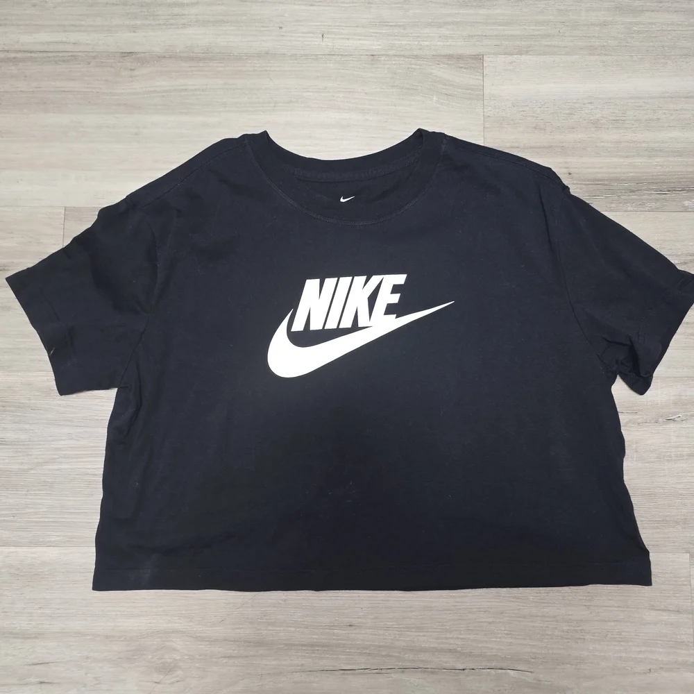 Lot Of 4 Nike Womens Loose Fit Crop T-Shirts Sz L - Picture 3 of 5
